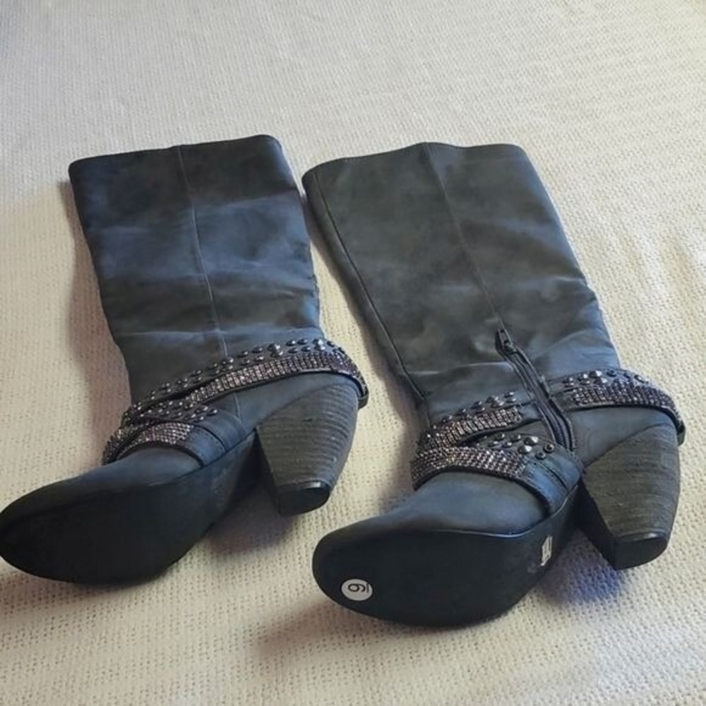 Urban Outfitters Gray Embellished Sz. 9 Heeled Boots